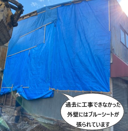 外壁が張られていない　ブルーシート